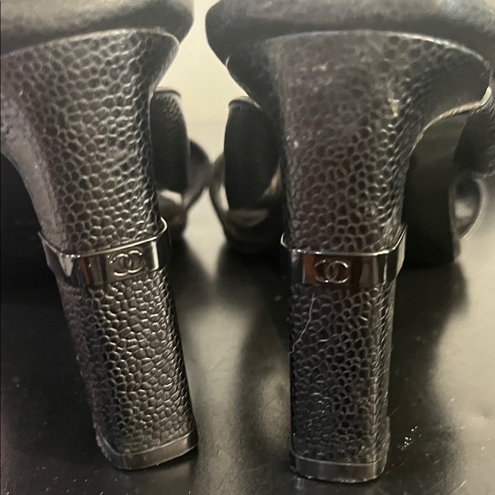 CHANEL Elegant Black Textured Heels